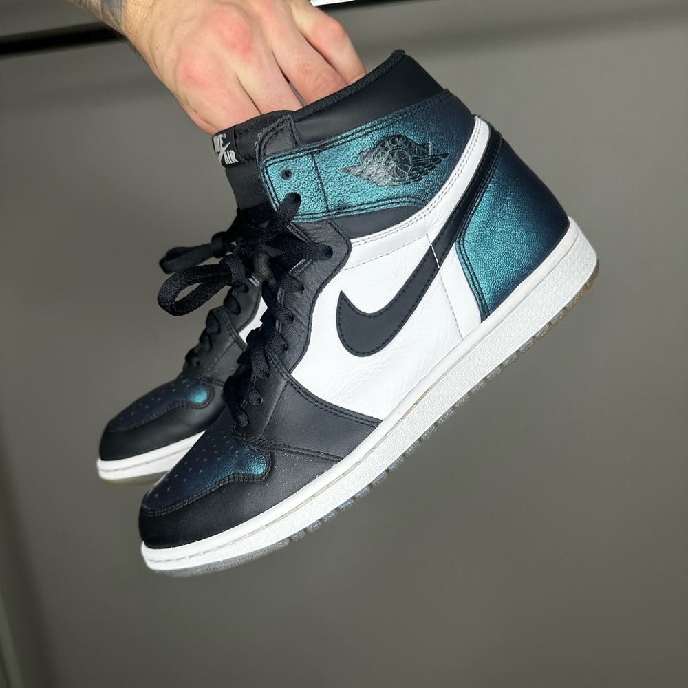Jordan 1 High OG Chameleons size 11 - Picture 2 of 5